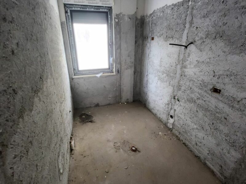 Vendesi primo piano di una villa a Golem Durres composto da 2 appartamenti indipedenti