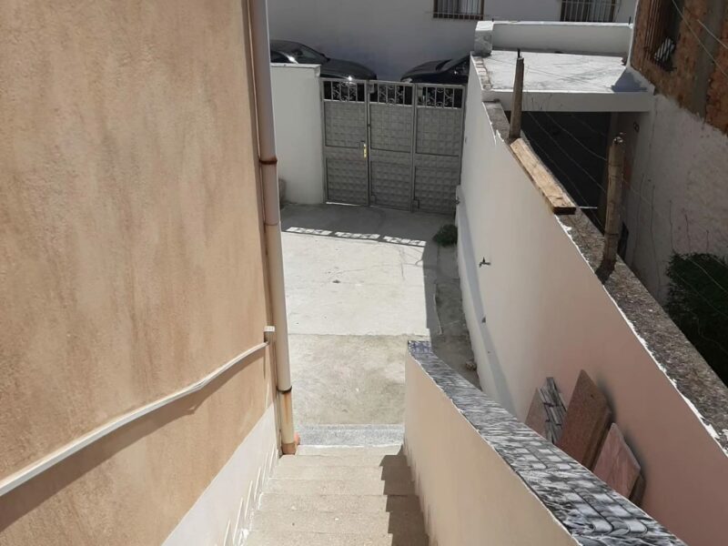 Affittasi casa indipendente a Durazzo Lagja e Re con giardino privato 450 € al mese
