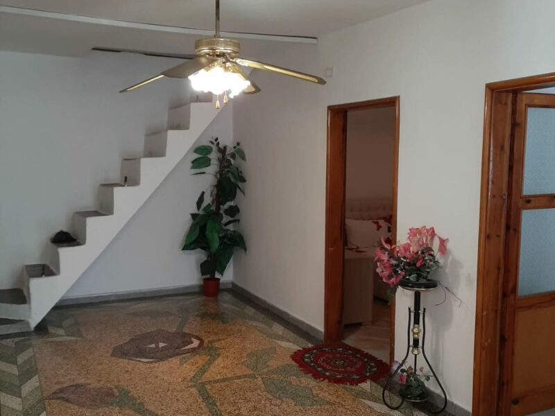 Affittasi casa indipendente a Durazzo Lagja e Re con giardino privato 450 € al mese
