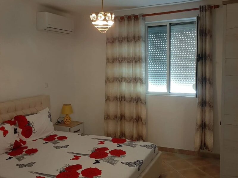 Affittasi casa indipendente a Durazzo Lagja e Re con giardino privato 450 € al mese