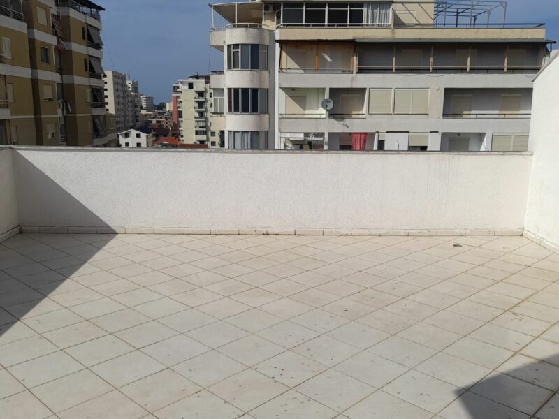 Affittasi Bilocale a Durazzo, Presso Sotir Noka Plazh 300 euro al mese!