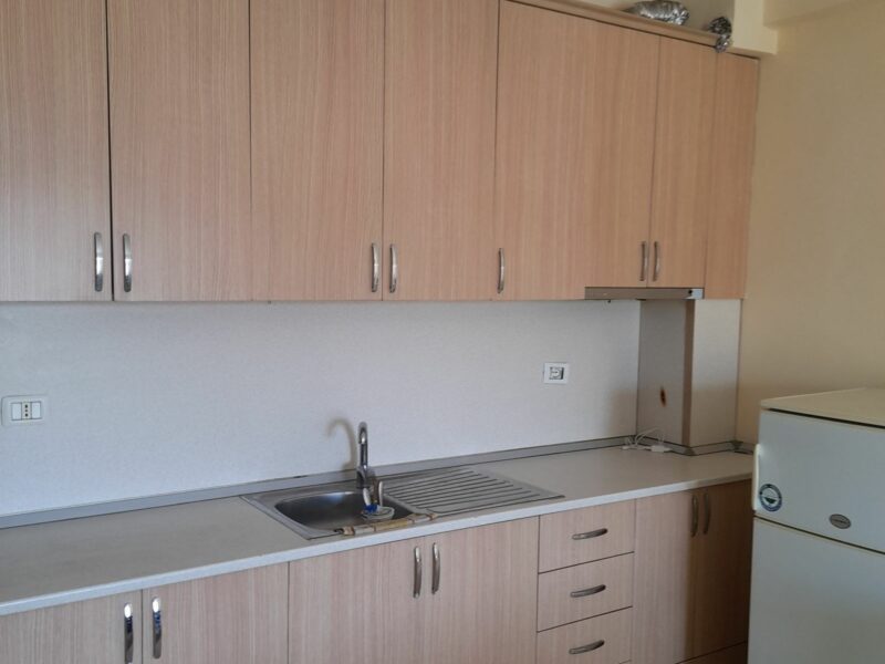 Affittasi Bilocale a Durazzo, Presso Sotir Noka Plazh 300 euro al mese!