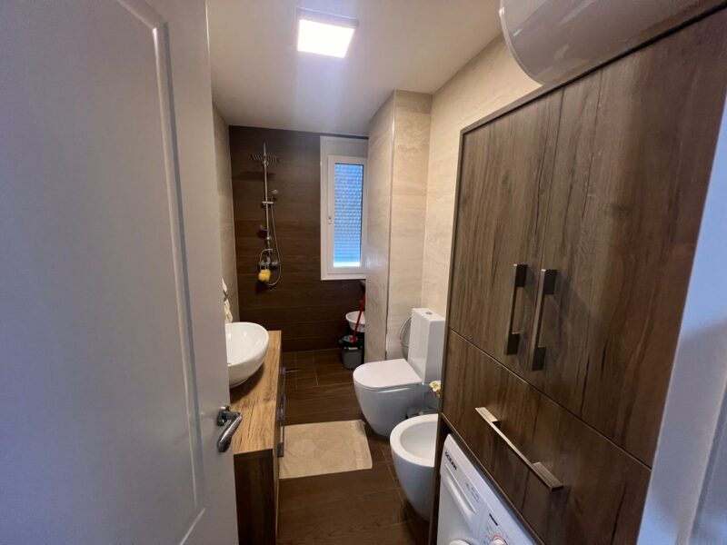 Vendesi appartamento a Plazh Durrës, zona Iliria. 110000 €