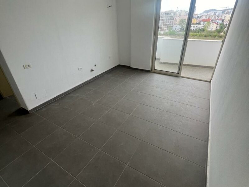 Vendesi appartamento 2 + 1 a Golem