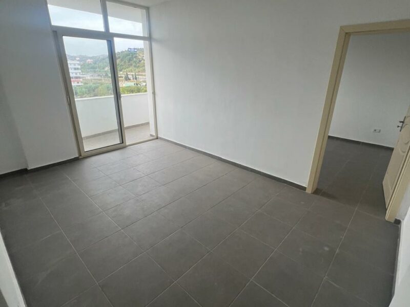 Vendesi appartamento 2 + 1 a Golem