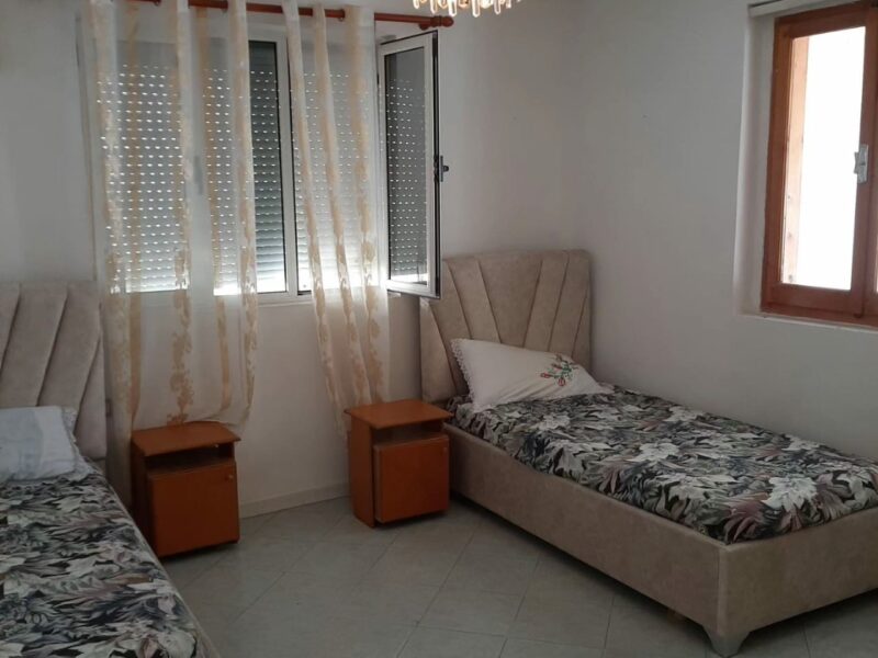 Affittasi casa indipendente a Durazzo Lagja e Re con giardino privato 450 € al mese