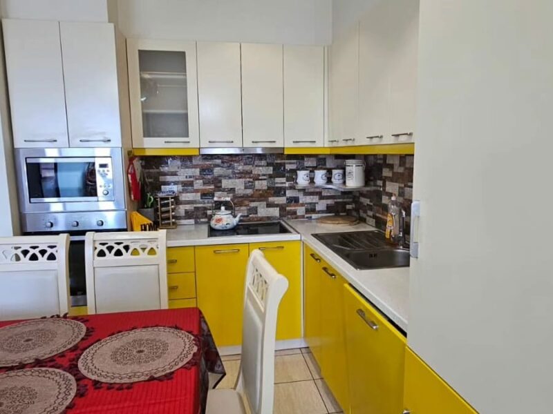 Vendesi appartamento 2 + 1 a Shkembi Kavajes - Spiaggia di Golem Durres