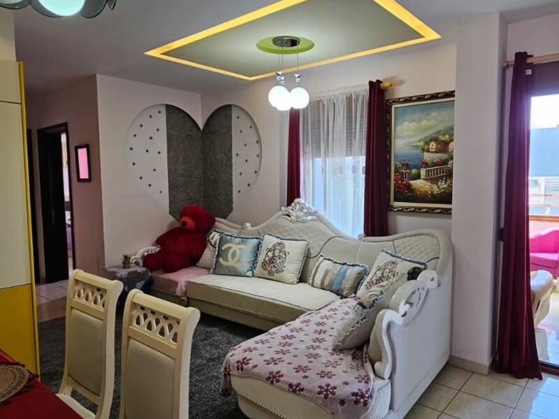 Vendesi appartamento 2 + 1 a Shkembi Kavajes - Spiaggia di Golem Durres