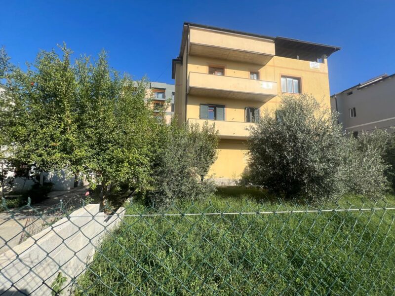 Vendesi Casa Privata a Golem - Ideale per Investimento!